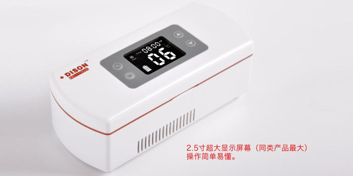 放胰岛素的小冰箱有吗?迪生可携带式胰岛素专用小冰箱超大LED显示屏让您实时了解小冰箱工作状况,超大的人机界面让您可以清楚的读取箱内目前温度、制冷之态、电池电量、时间等信息。 一些基本参数 冷藏空间尺寸(L*W*H):170mm*46mm*18mm; 外形尺寸(L*W*H):187mm*80mm*68mm; 小冰箱温度控制范围(25下):2-8; 电源适配器输入/输出电压:AC110V-240V/DC9.